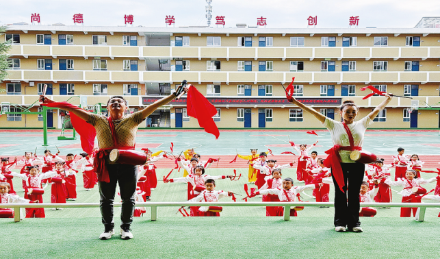 安塞腰鼓走進(jìn)商洛市小學(xué)