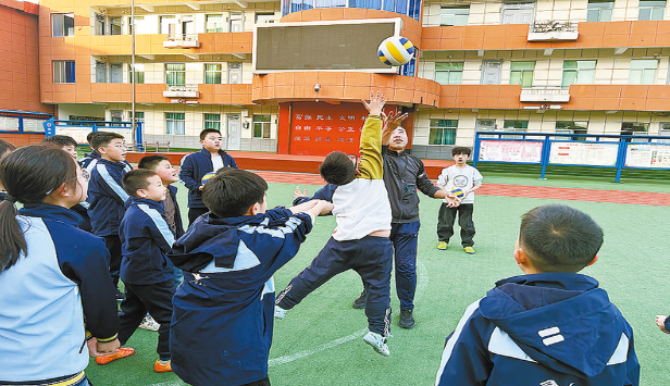 秦嶺腳下排球燃！商州學子以運動之名向世界遞出商洛名片