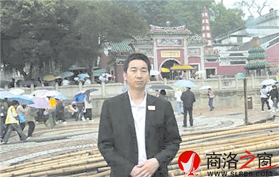 陳志民,網名草衣木食,1968年生于丹鳳,曾在軍中多年,現任北京某勘察公司董事。