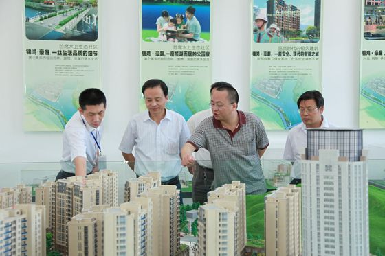 縣長張盈安（左二）調研錦鴻豪庭項目.jpg