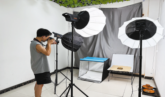 趙彰杰 直播電商助推家鄉中藥材走出大山