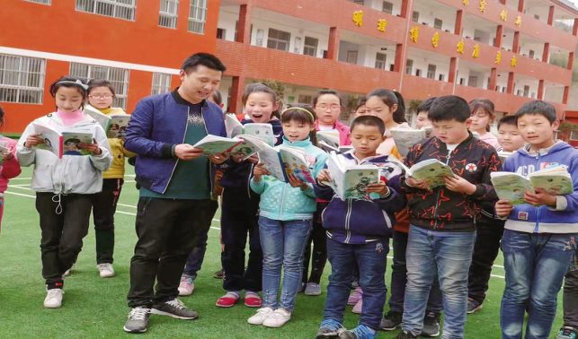 帶領兒童寫出眼中的美麗鄉(xiāng)村