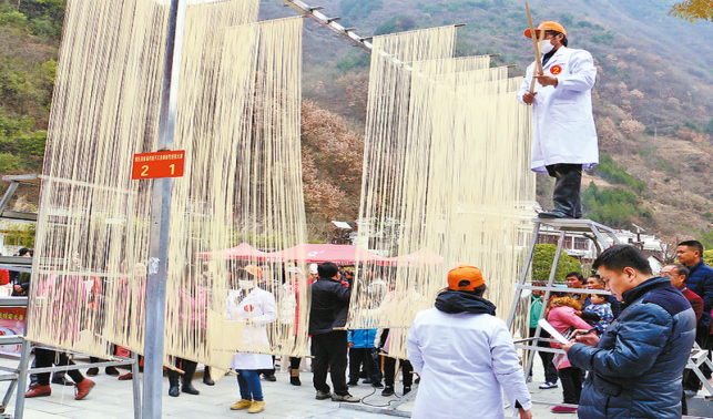 云蓋寺鎮 手工掛面助農增收